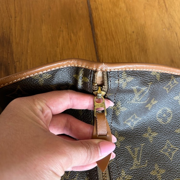 Louis Vuitton Garment Bag - Picture 3 of 10